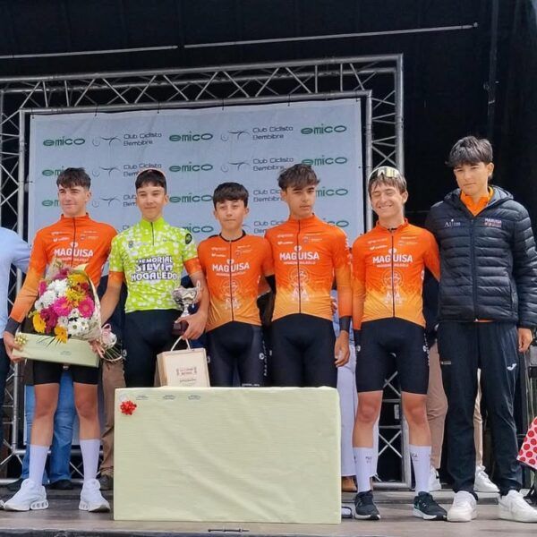 Samuel Muñoz y equipo en el podio tras la victoria en la Challenge a las Comarcas Leonesas