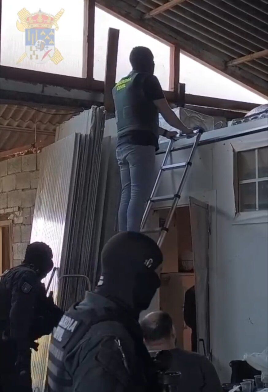 Agentes de la Guardia Civil durante un desmantelamiento en Salamanca