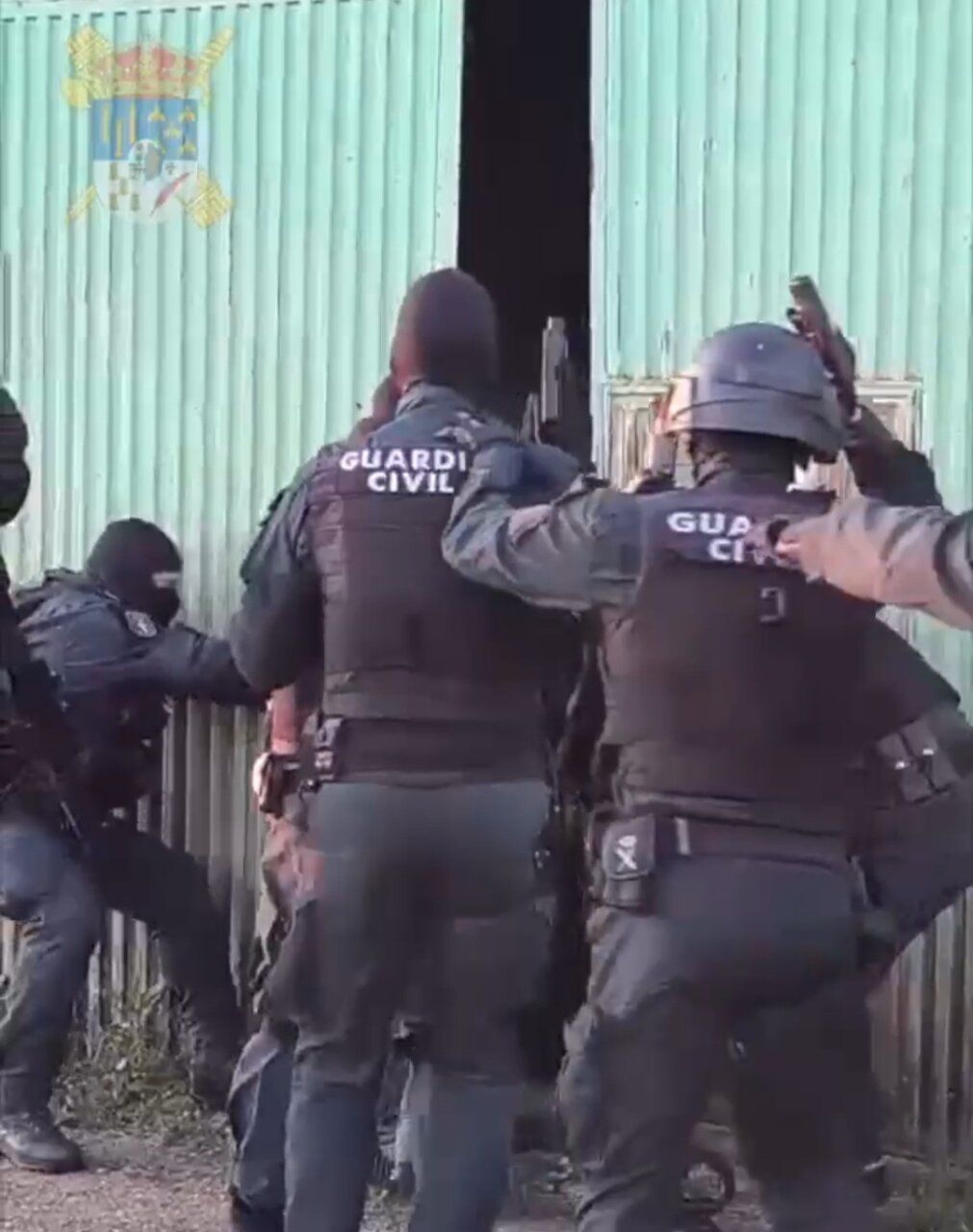 Agentes de la Guardia Civil durante un operativo contra una organización criminal en Salamanca