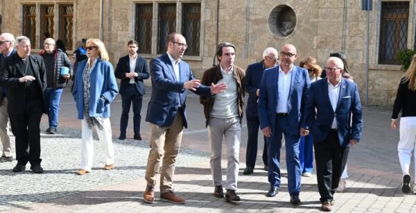 José María Aznar en visita privada a Ciudad Rodrigo con su esposa y amigos
