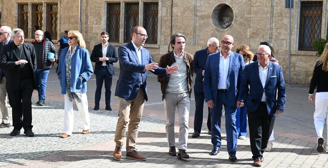 José María Aznar en visita privada a Ciudad Rodrigo con su esposa y amigos