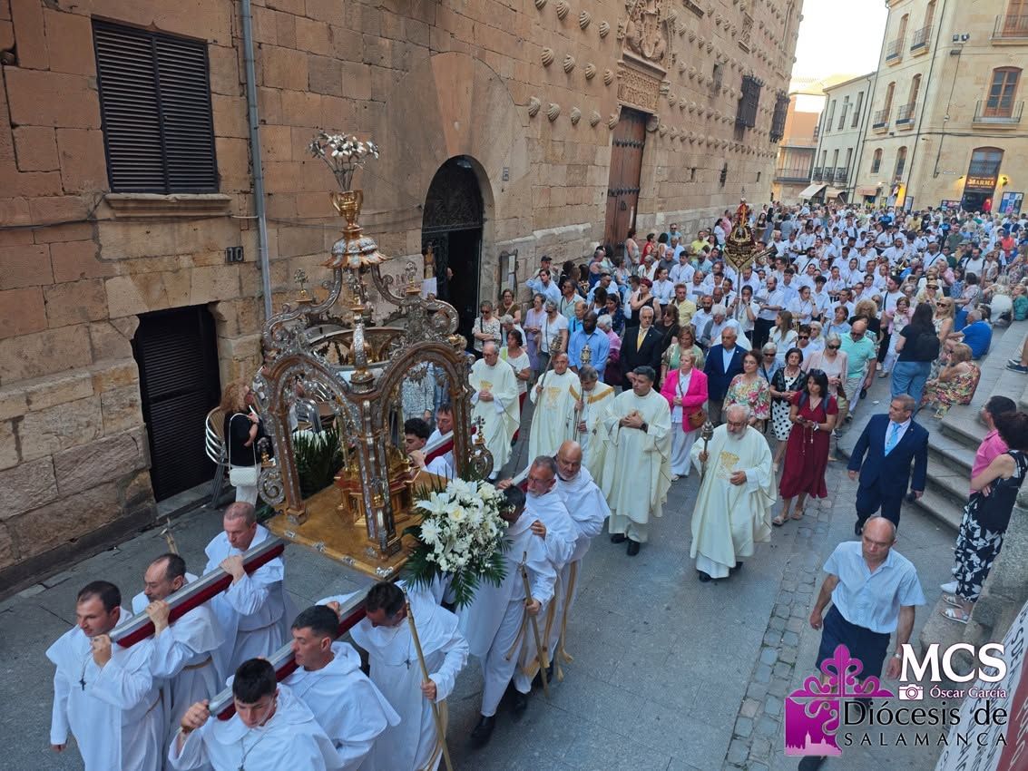 Procesión del Corpus Christi en el centro histórico de Salamanca