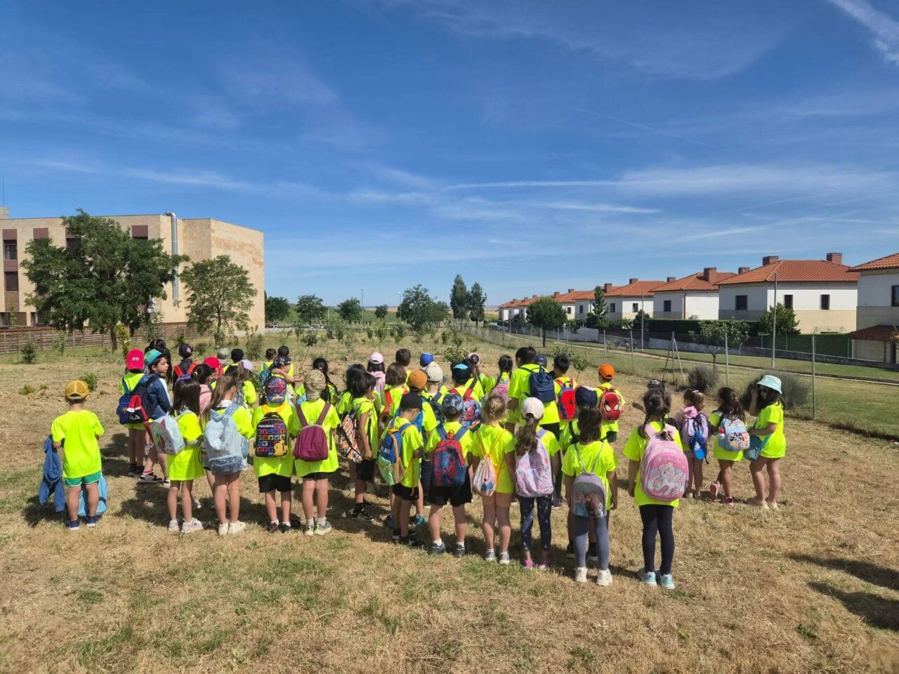 Escolares de Castellanos de Moriscos en una jornada ambiental al aire libre