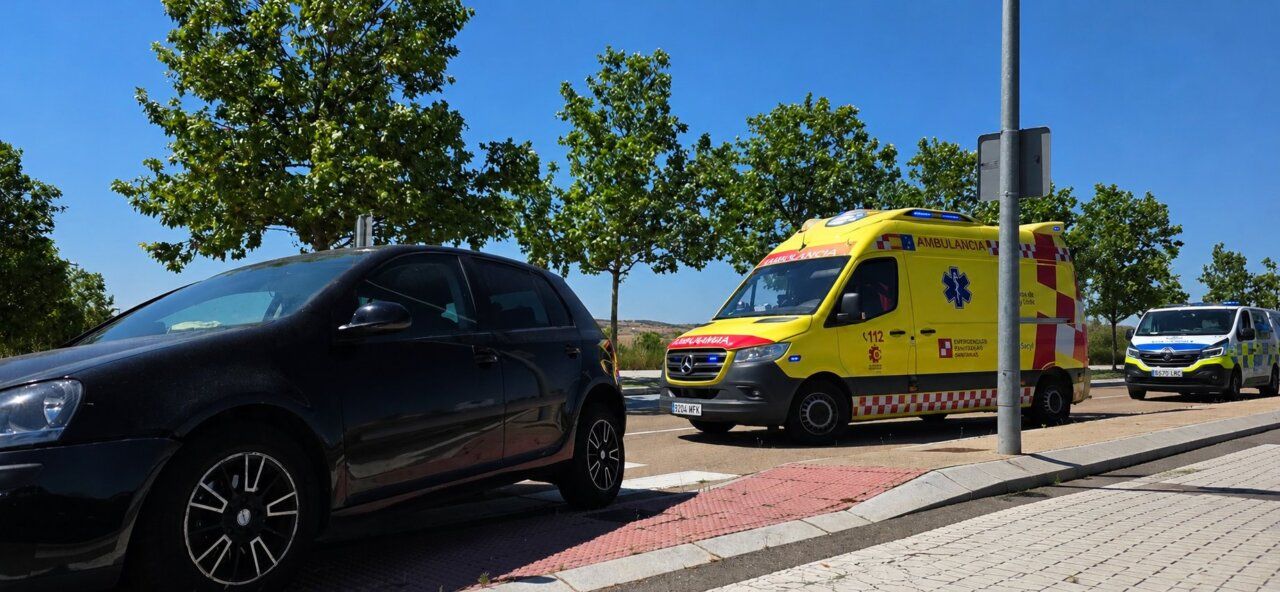 Ambulancia y vehículo de policía en un accidente de tráfico en Salamanca