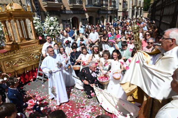Multitudinaria procesión del Corpus Christi en Ciudad Rodrigo.