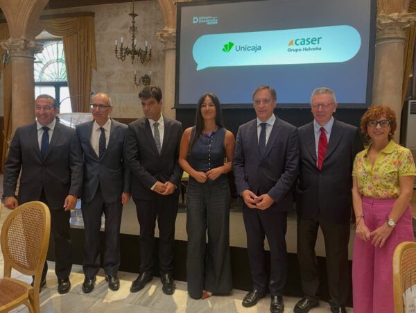 Grupo de personas en el encuentro empresarial de la Diputación de Salamanca