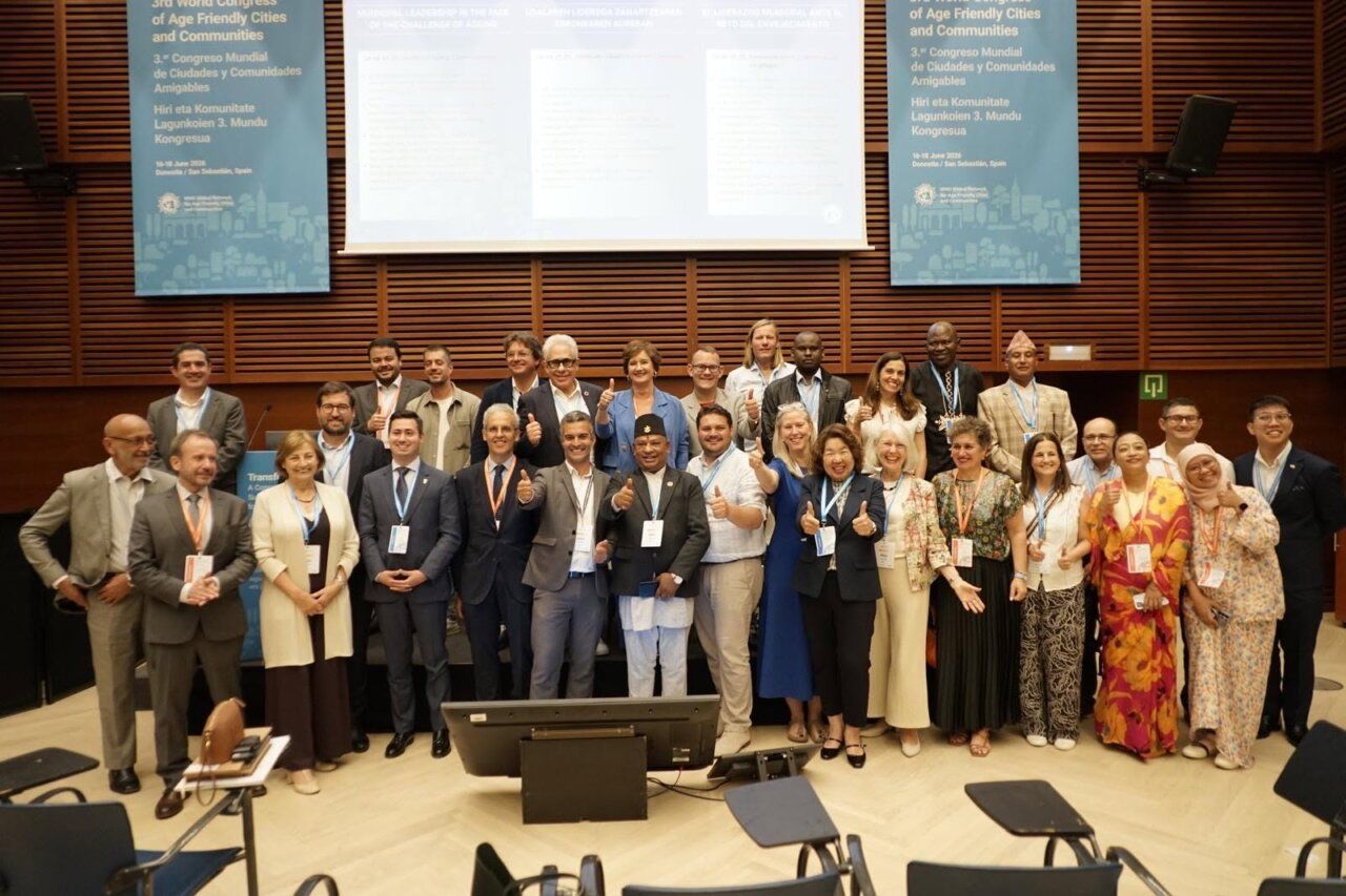 Grupo de participantes en el Foro de Alcaldes en San Sebastián