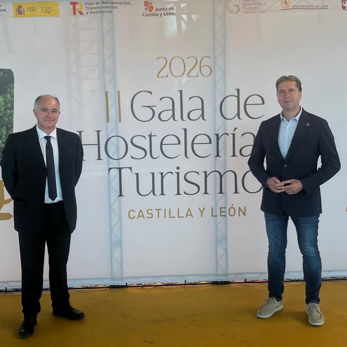 Dos hombres en la II Gala de Hostelería y Turismo de Castilla y León