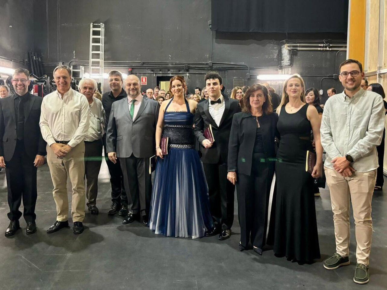Miembros de la Joven Orquesta Ciudad de Salamanca tras un concierto