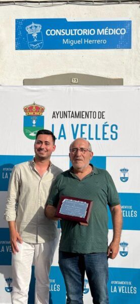 Ceremonia de homenaje al doctor Miguel Herrero en La Vellés