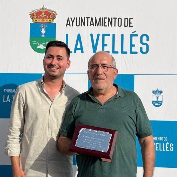 Ceremonia de homenaje al doctor Miguel Herrero en La Vellés