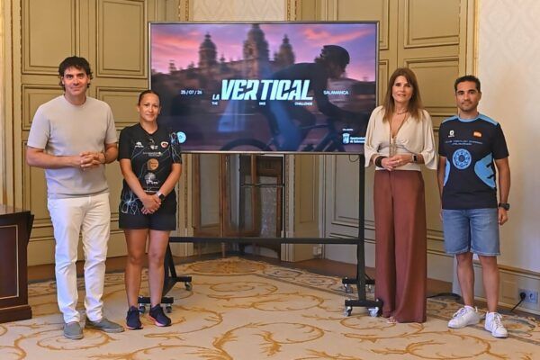 Presentación de la carrera nocturna La Vertical en Salamanca