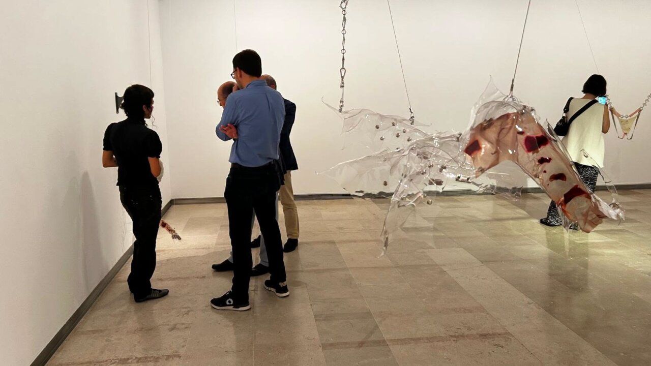 Visita a la exposición Nací con el destino de una rosa en el DA2 de Salamanca