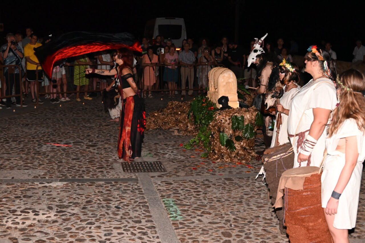 Celebración de la Noche de San Juan en Ciudad Rodrigo con teatro y disfraces