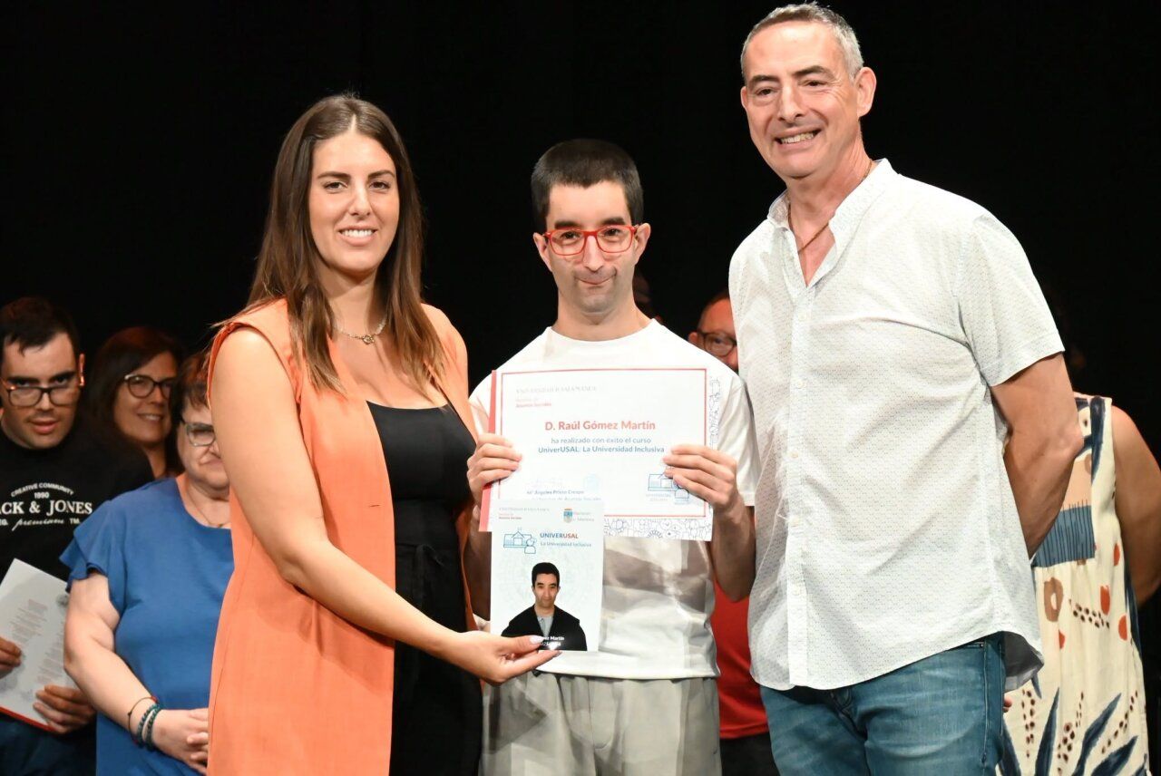 Entrega de diplomas en la clausura del programa UniverUSAL en Ciudad Rodrigo