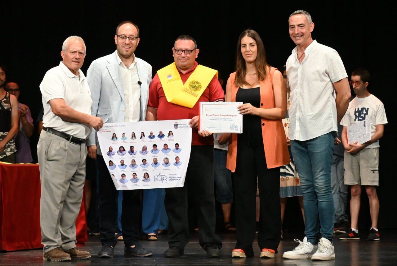 Entrega de diplomas en la clausura del programa UniverUSAL en Ciudad Rodrigo