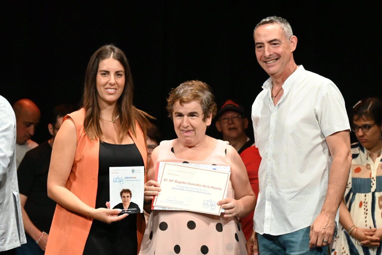 Entrega de diplomas en la clausura del programa UniverUSAL en Ciudad Rodrigo
