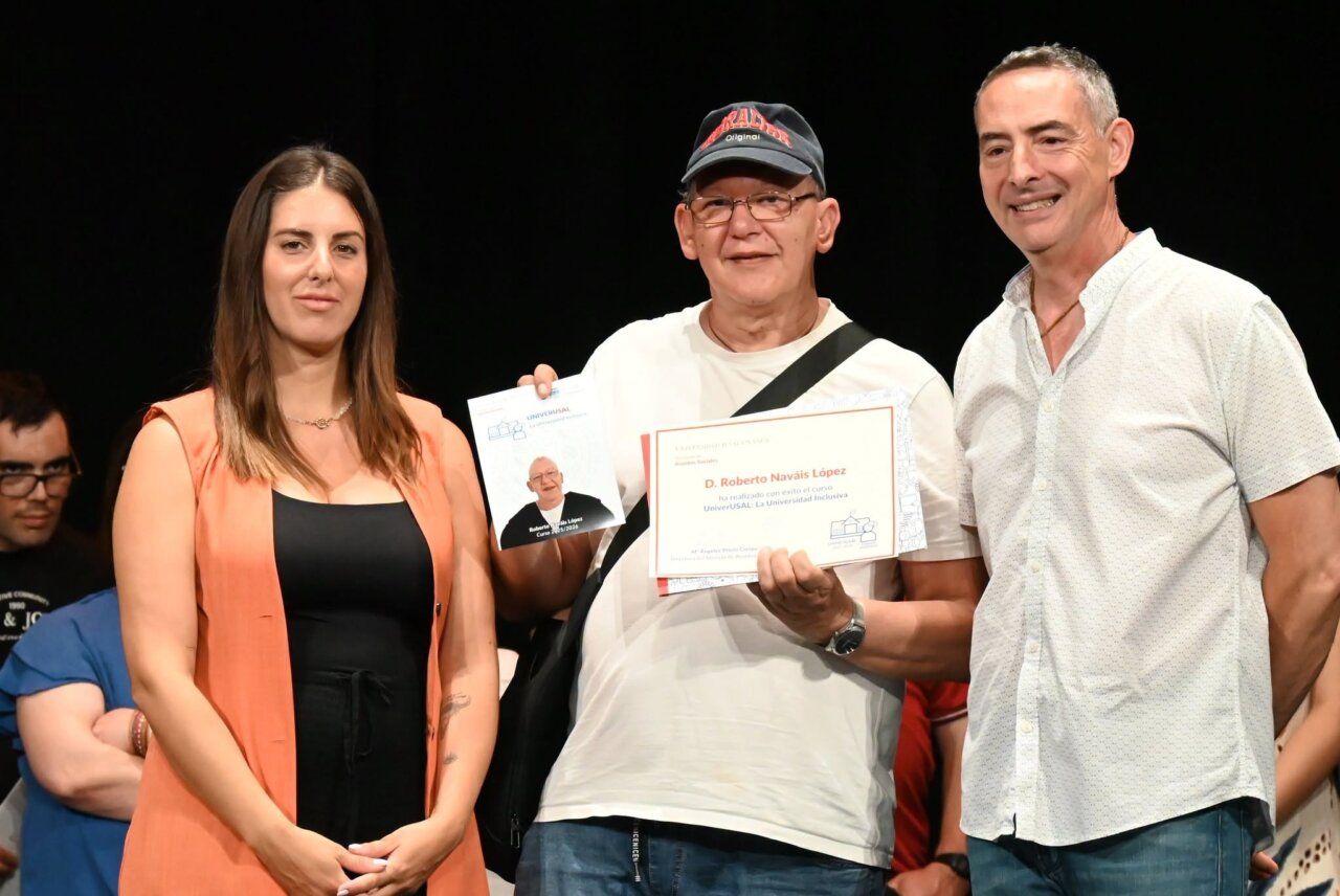 Entrega de diplomas en clausura del programa UniverUSAL en Ciudad Rodrigo