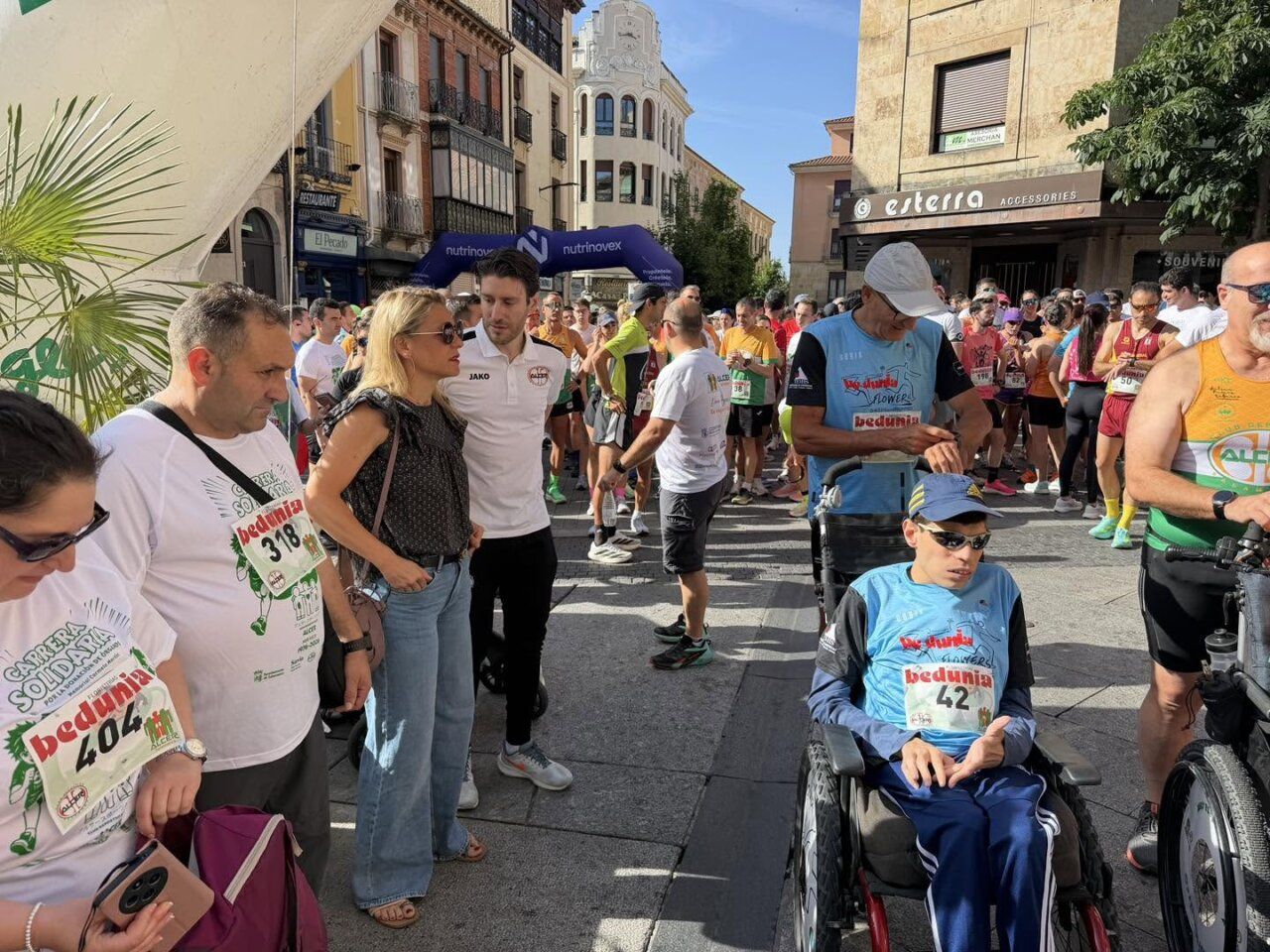 Participantes en la VI Semana Savia de Salamanca durante una carrera solidaria.