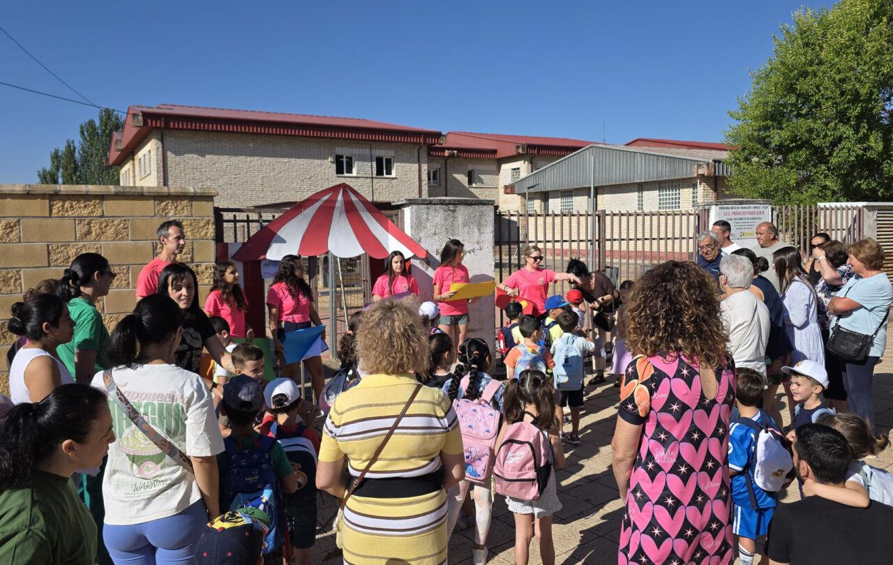 Niños y jóvenes participando en actividades del programa Verano en Guijuelo 2026