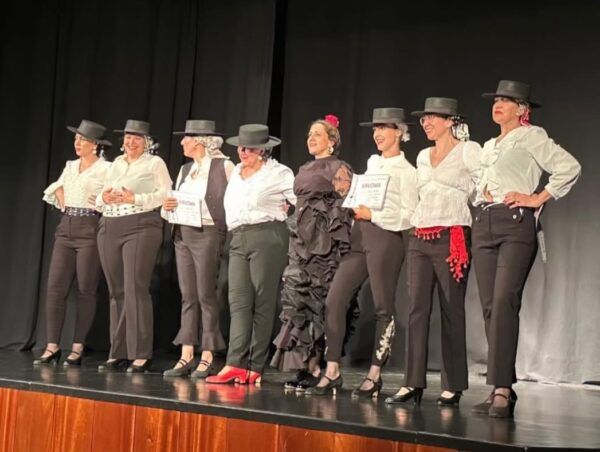 Alumnas de la Escuela Municipal de Baile de Guijuelo en actuación final