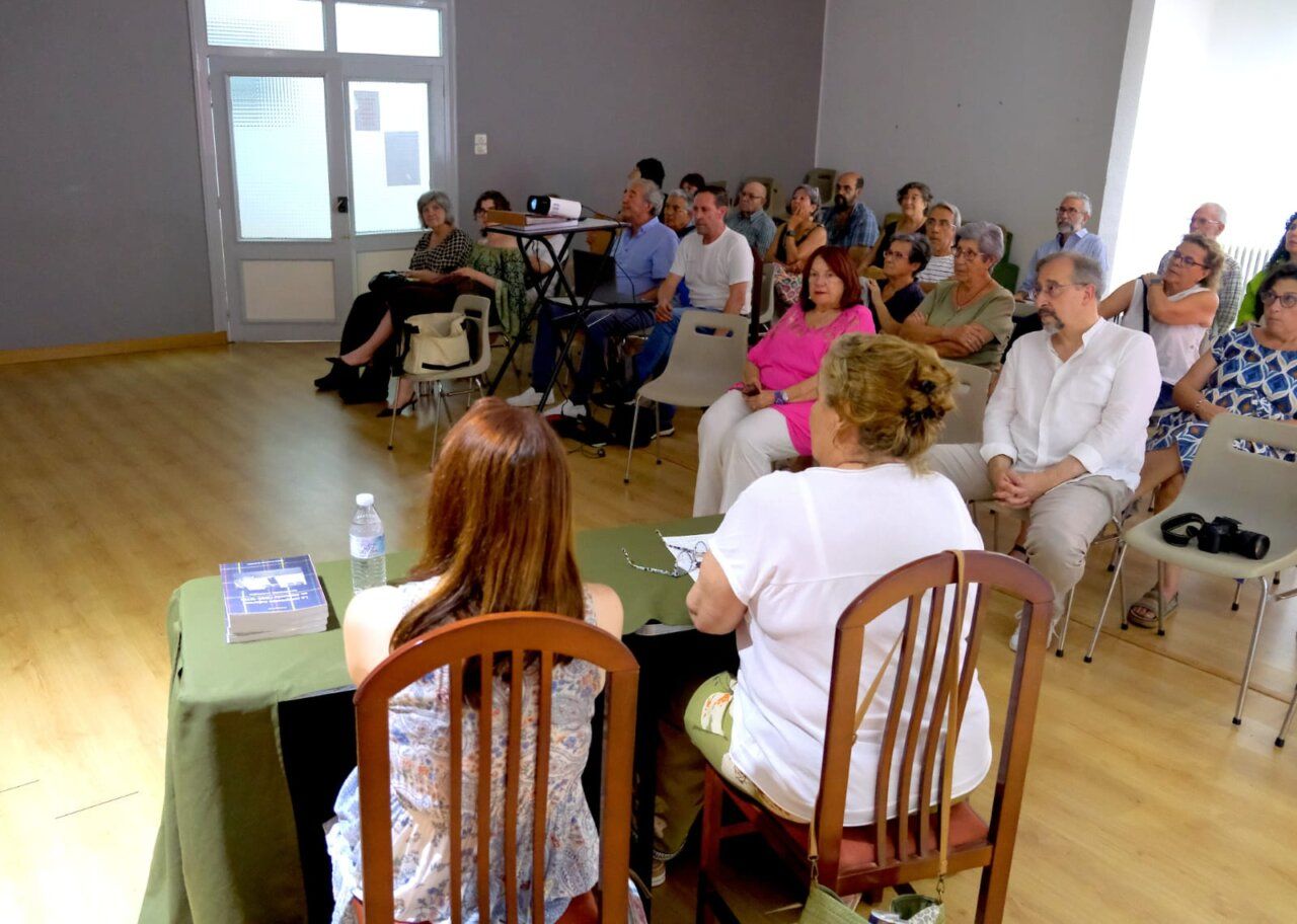 Asistentes a la presentación del proyecto sobre la emigración bejarana a Alemania