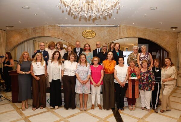 Grupo de personas en evento solidario en Salamanca