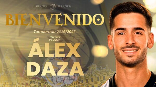 Álex Daza, portero de Unionistas, sonríe en su presentación