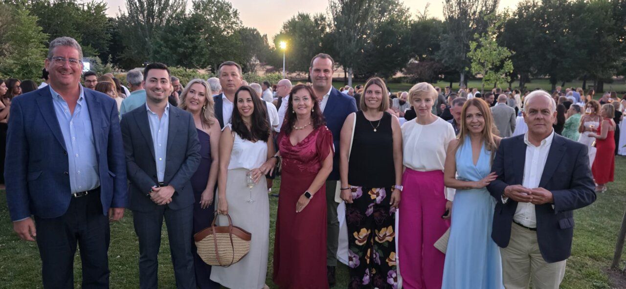 Grupo de personas en el evento de los XIV Premios Carbajosa Empresarial