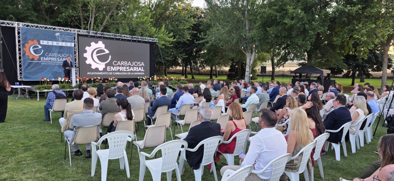 Ceremonia de entrega de premios en Carbajosa de la Sagrada con asistentes