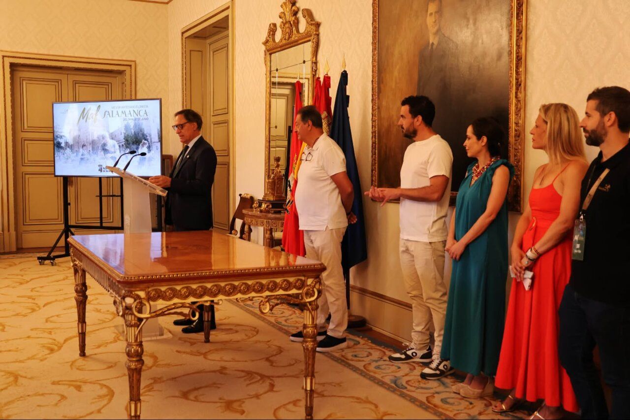 Presentación del certamen Mejor Artesano Florista en Salamanca