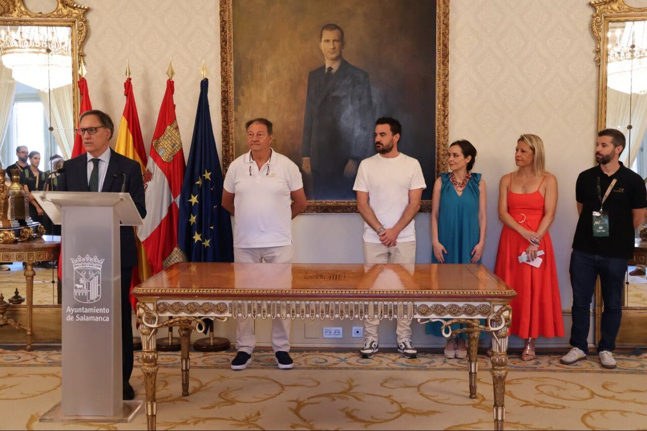 Presentación del certamen Mejor Artesano Florista en Salamanca