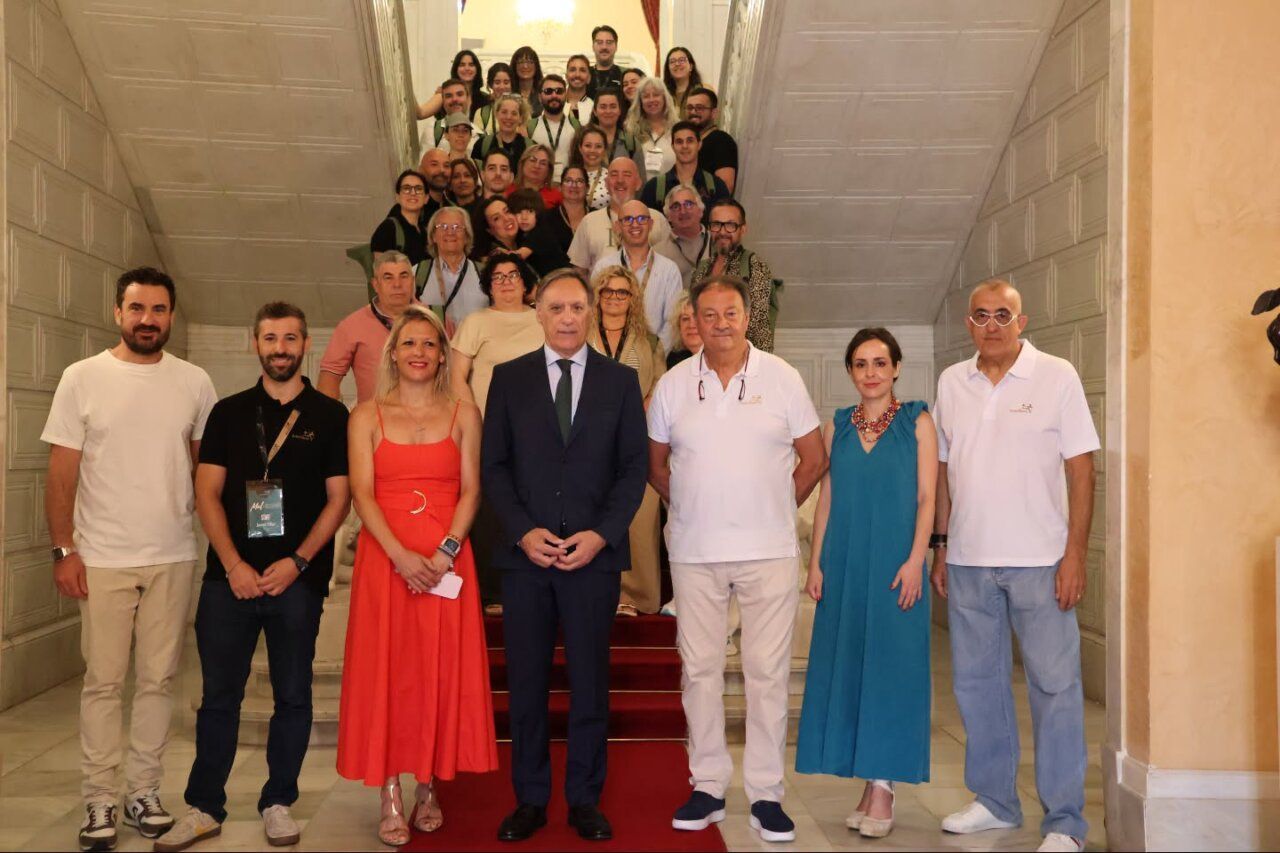 Grupo de participantes en el certamen Mejor Artesano Florista en Salamanca