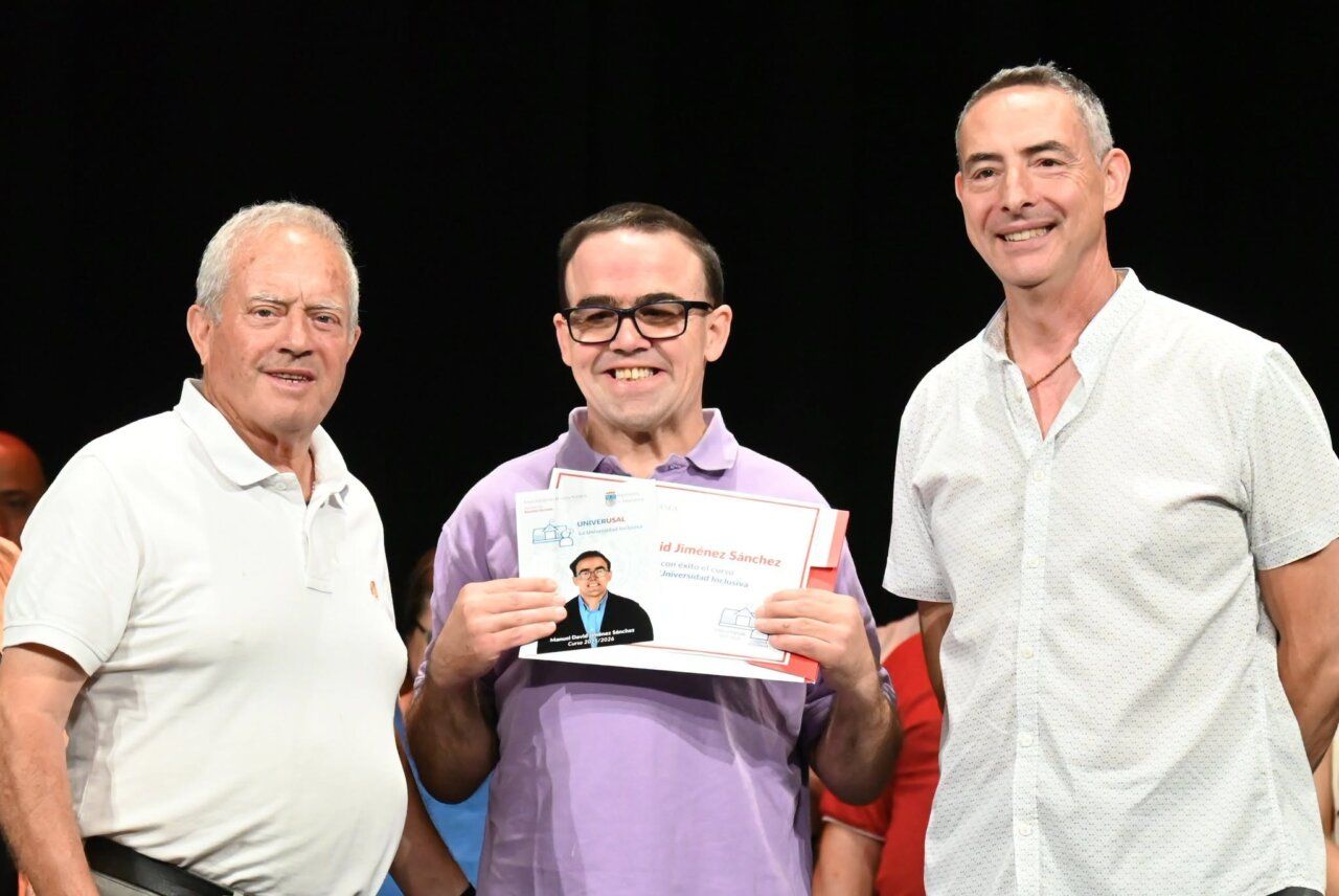 Entrega de diplomas en la clausura de UniverUSAL en Ciudad Rodrigo