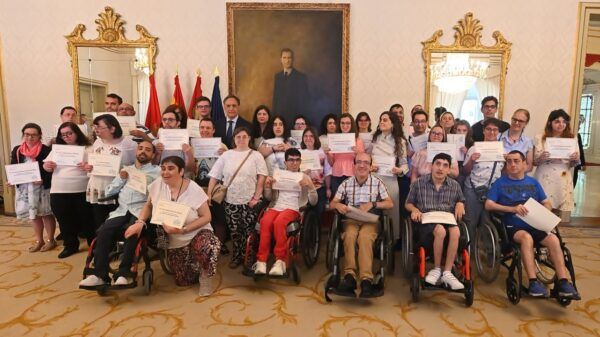 Grupo de personas con discapacidad en la clausura del curso Univerusal