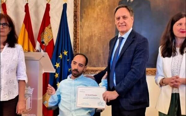 Acto de clausura del proyecto Univerusal con personas en silla de ruedas