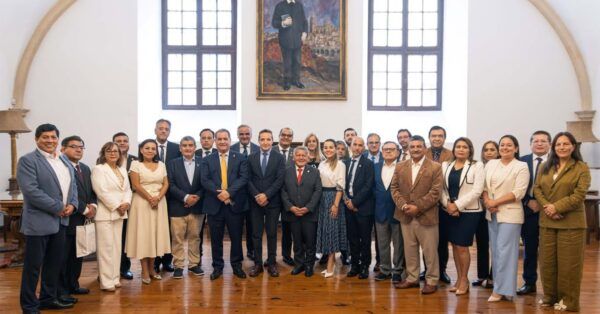 Reunión de trabajo entre académicos de España y Perú