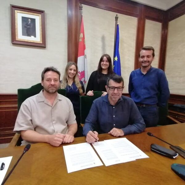 Firma de convenio entre el Ayuntamiento y Cáritas en Béjar