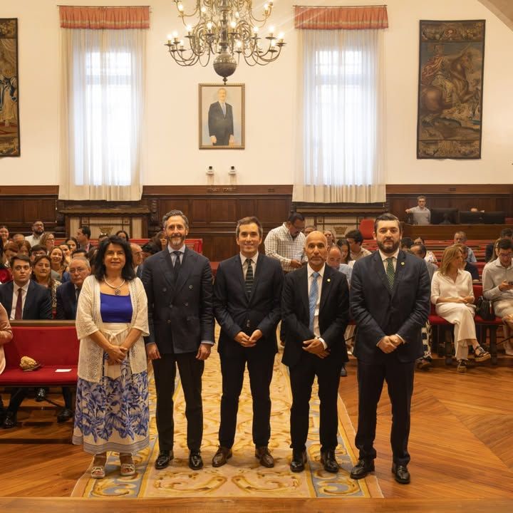 Grupo de profesionales en la 57ª edición de Cursos de Derecho en la USAL
