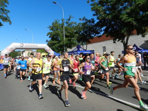 Participantes corriendo en el XXVII Cross de la Policía Local de Salamanca