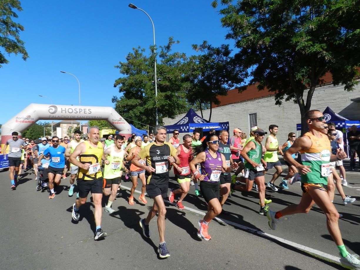 Participantes corriendo en el XXVII Cross de la Policía Local de Salamanca