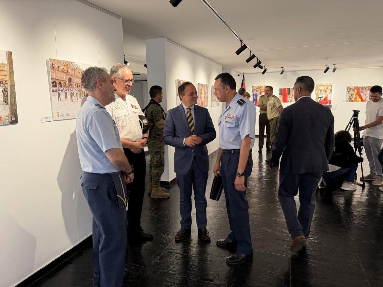 Inauguración de la exposición sobre la bandera del REI Nº11 en Salamanca