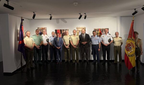 Inauguración de la exposición sobre la bandera del REI Nº11 en Salamanca