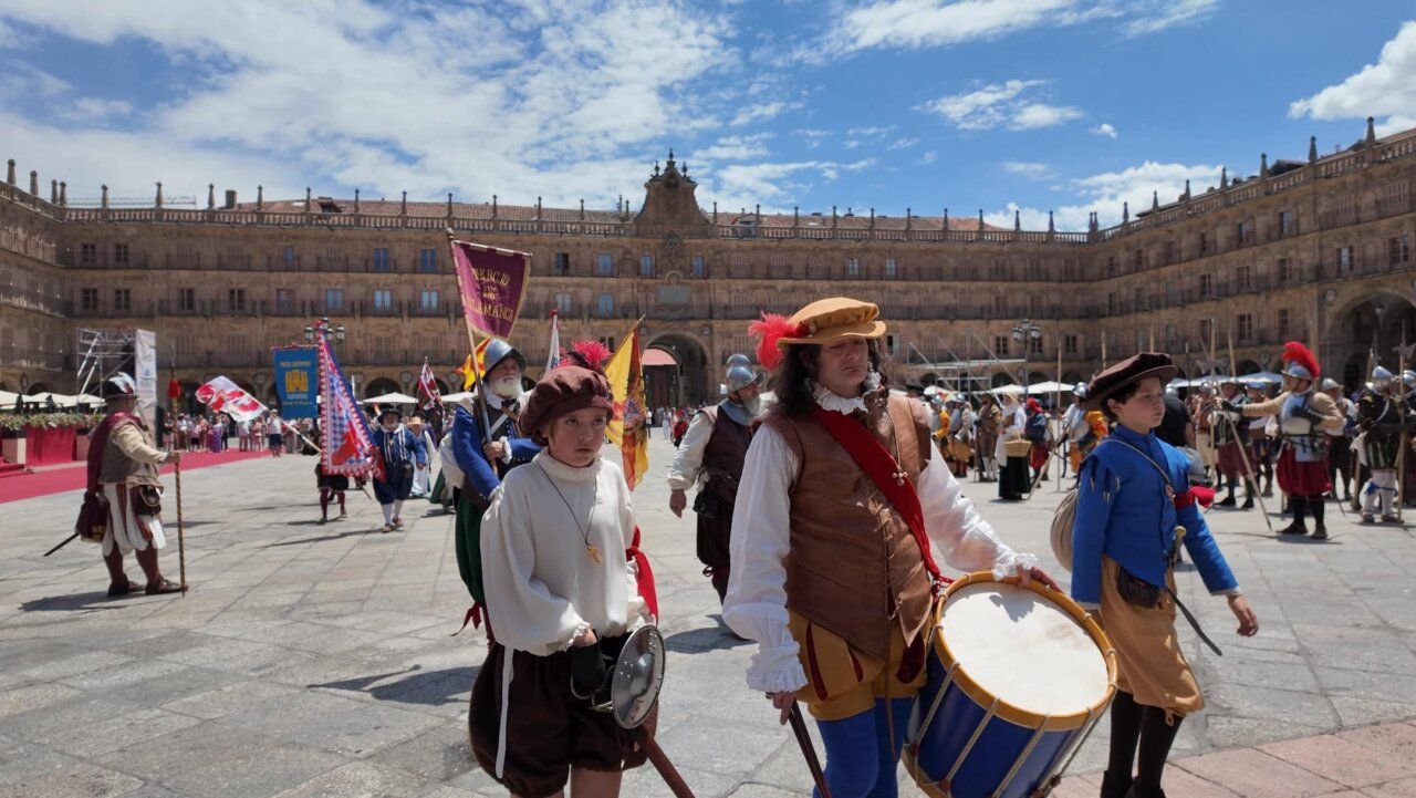 Recreadores históricos en el desfile de los Tercios en Salamanca