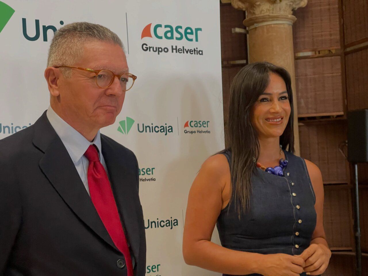 Dos personas en un evento empresarial de la Diputación de Salamanca