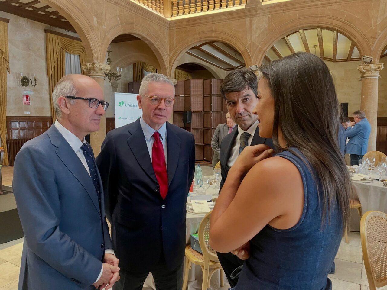 Reunión en la Diputación de Salamanca durante un encuentro empresarial