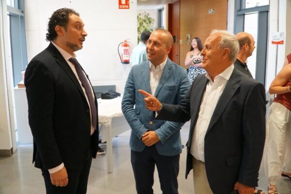 Participantes conversando en el Encuentro Educativo de Vistahermosa