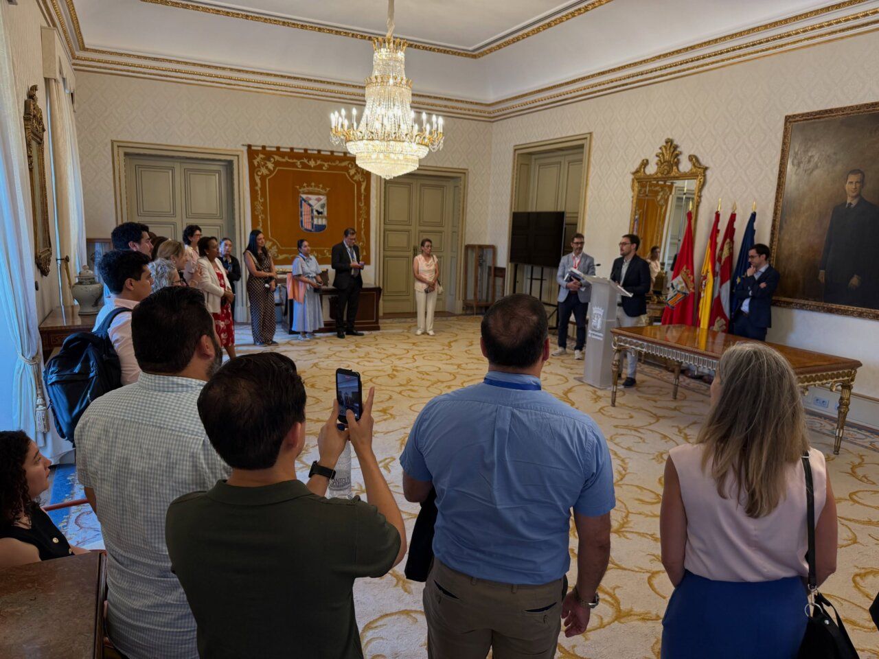 Asistentes en un encuentro internacional sobre innovación y gobernanza democrática en Salamanca