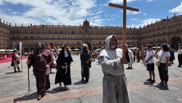 Desfile histórico en Salamanca con personajes de la época de los Tercios
