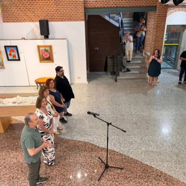 Inauguración de la exposición Manos Creativas en Peñaranda con artistas locales